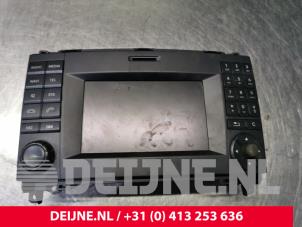 Gebrauchte Displays Multi Media Anzeige Mercedes Vito (447.6) 2.2 119 CDI 16V BlueTEC Preis € 332,75 Mit Mehrwertsteuer angeboten von van Deijne Onderdelen Uden B.V.