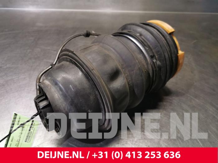 Używane Miech Porsche Taycan (Y1A) 4S Cena € 726,00 Z VAT oferowane przez van Deijne Onderdelen Uden B.V.