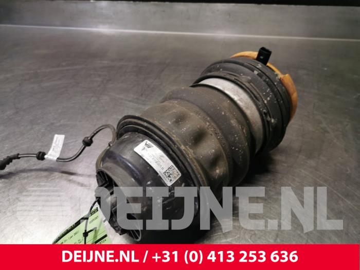 Używane Miech Porsche Taycan (Y1A) 4S Cena € 726,00 Z VAT oferowane przez van Deijne Onderdelen Uden B.V.