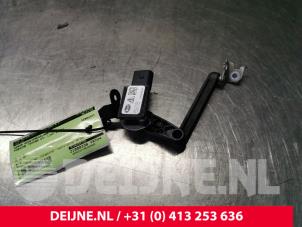 Gebrauchte Xenon Höhenregler Porsche Taycan (Y1A) 4S Preis € 96,80 Mit Mehrwertsteuer angeboten von van Deijne Onderdelen Uden B.V.