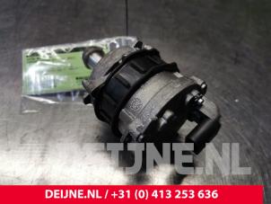 Używane Dodatkowa pompa wodna Porsche Taycan (Y1A) 4S Cena na żądanie oferowane przez van Deijne Onderdelen Uden B.V.