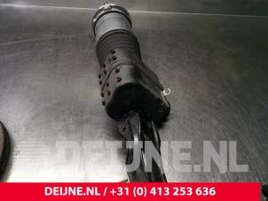 Gebrauchte Luftbalg Porsche Taycan (Y1A) 4S Preis auf Anfrage angeboten von van Deijne Onderdelen Uden B.V.