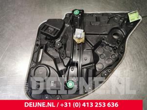 Używane Mechanizm szyby lewej tylnej wersja 4-drzwiowa Mercedes C Estate (S205) C-350 e 2.0 16V Cena € 60,00 Procedura marży oferowane przez van Deijne Onderdelen Uden B.V.
