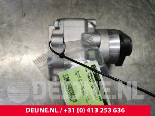 Używane Pompa wspomagania kierownicy Volkswagen Transporter Cena € 151,25 Z VAT oferowane przez van Deijne Onderdelen Uden B.V.