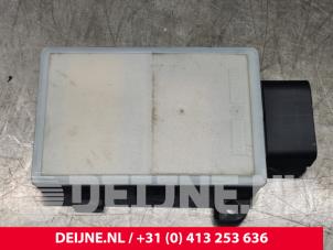 Usados Sensor de cambio de carril Porsche Taycan (Y1A) 4S Precio € 484,00 IVA incluido ofrecido por van Deijne Onderdelen Uden B.V.