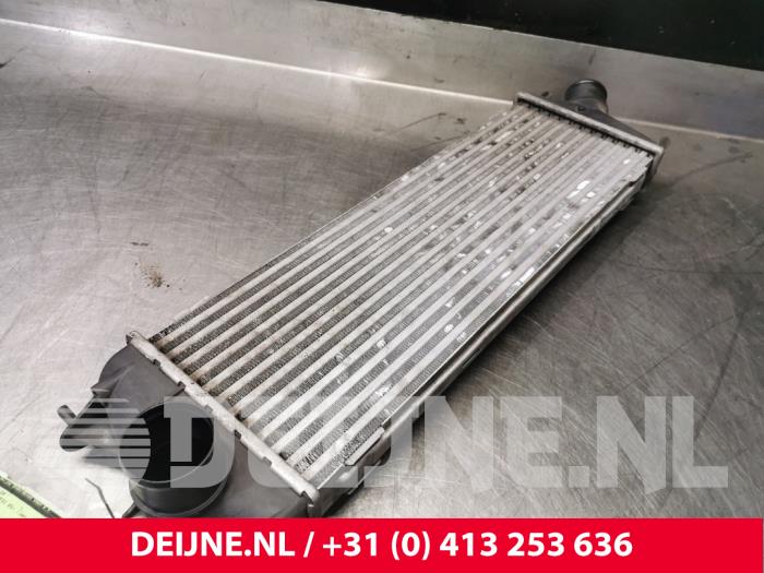 Usagé Intercooler Renault Trafic New (FL) 2.5 dCi 16V 145 Prix € 72,60 Prix TTC proposé par van Deijne Onderdelen Uden B.V.