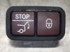 Tailgate switch from a Mercedes C Estate (S205), 2014 C-350 e 2.0 16V, Combi/o, Electric Petrol, 1.991cc, 155kW (211pk), RWD, M274920, 2015-02 / 2018-05, 205.247 2015