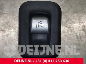 Used Tailgate switch Mercedes C Estate (S205) C-350 e 2.0 16V Price € 12,00 Margin scheme offered by van Deijne Onderdelen Uden B.V.