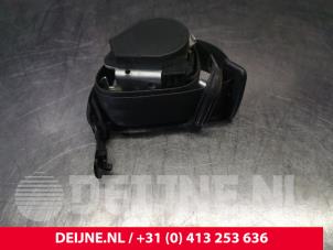 Used Front seatbelt, right Nissan Primastar 2.0 dCi 90 Price on request offered by van Deijne Onderdelen Uden B.V.