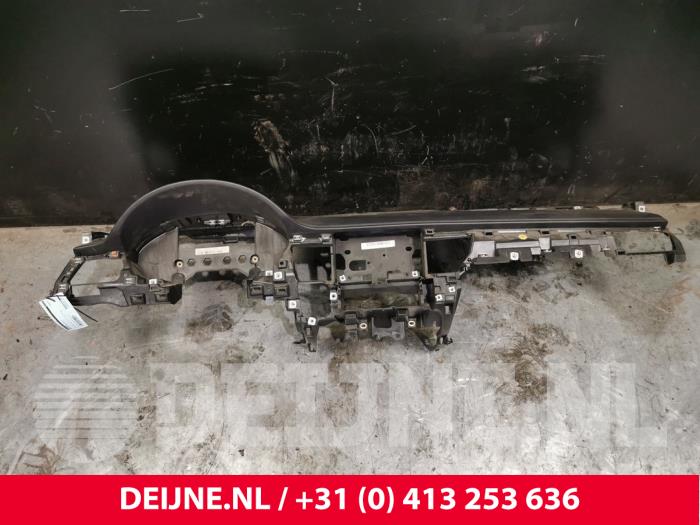Usados Salpicadero Audi S8 (D4) 4.0 Plus V8 TFSI 32V Precio € 1.500,00 Norma de margen ofrecido por van Deijne Onderdelen Uden B.V.