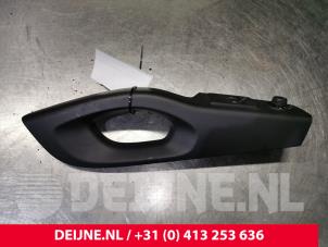Usados Interruptor de ventanilla eléctrica Renault Trafic (1FL/2FL/3FL/4FL) 1.6 dCi 115 Precio € 48,40 IVA incluido ofrecido por van Deijne Onderdelen Uden B.V.