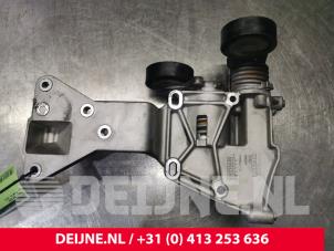 Used Alternator upper bracket Volvo V40 Price € 30,00 Margin scheme offered by van Deijne Onderdelen Uden B.V.
