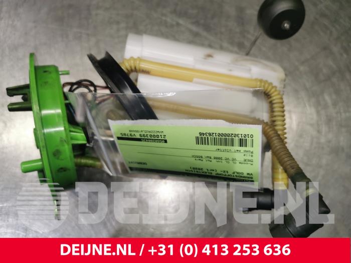 Usagé Pompe à carburant Volkswagen Golf VII (AUA) 2.0 R 4Motion 16V Prix € 125,00 Règlement à la marge proposé par van Deijne Onderdelen Uden B.V.