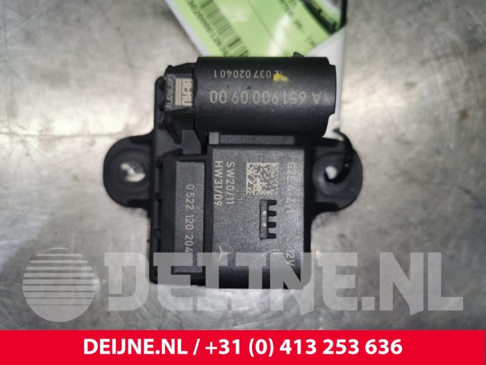 Glow plug relay from a Mercedes-Benz Sprinter 3,5t (906.63) 310 CDI 16V 2009