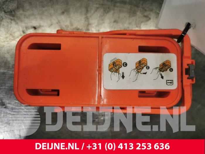 Używane Pyrofuse Volvo V60 I (FW/GW) 2.4 D6 20V AWD Twin Engine Plug-in Hybrid Cena € 30,00 Procedura marży oferowane przez van Deijne Onderdelen Uden B.V.