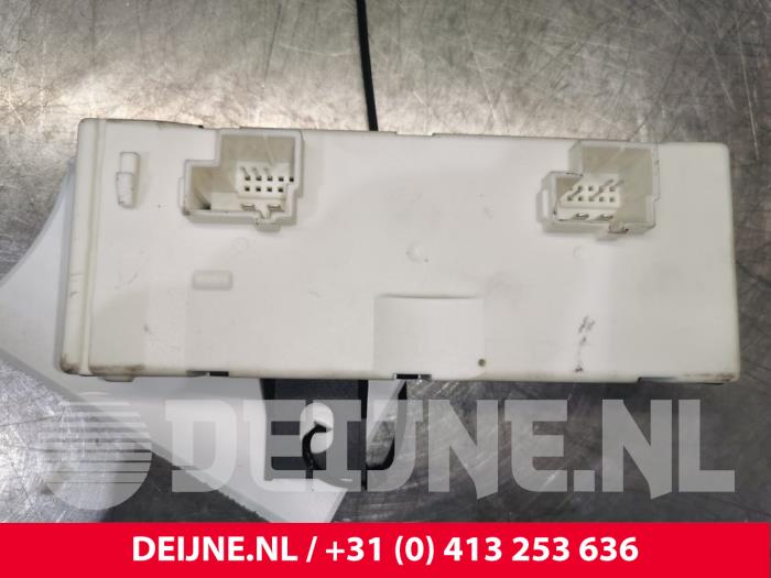 Używane Modul silnika tylnej klapy Mercedes E (W213) E-220d 2.0 Turbo 16V Cena € 60,00 Procedura marży oferowane przez van Deijne Onderdelen Uden B.V.