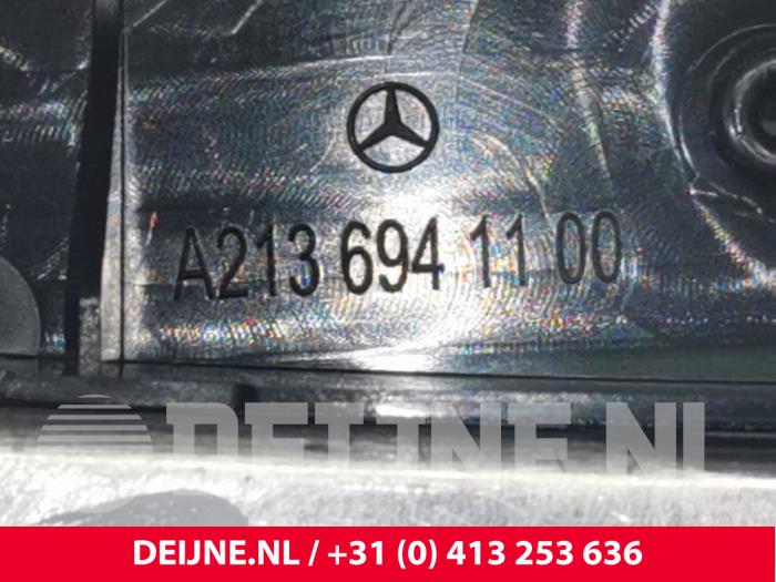 Feu de freinage supplémentaire centre d'un Mercedes-Benz E (W213) E-220d 2.0 Turbo 16V 2016