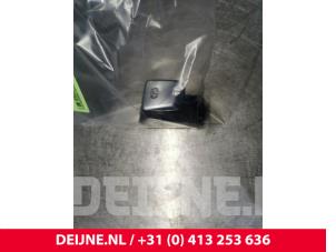 Używane Przelacznik hamulca postojowego Mercedes E (W213) E-220d 2.0 Turbo 16V Cena € 20,00 Procedura marży oferowane przez van Deijne Onderdelen Uden B.V.