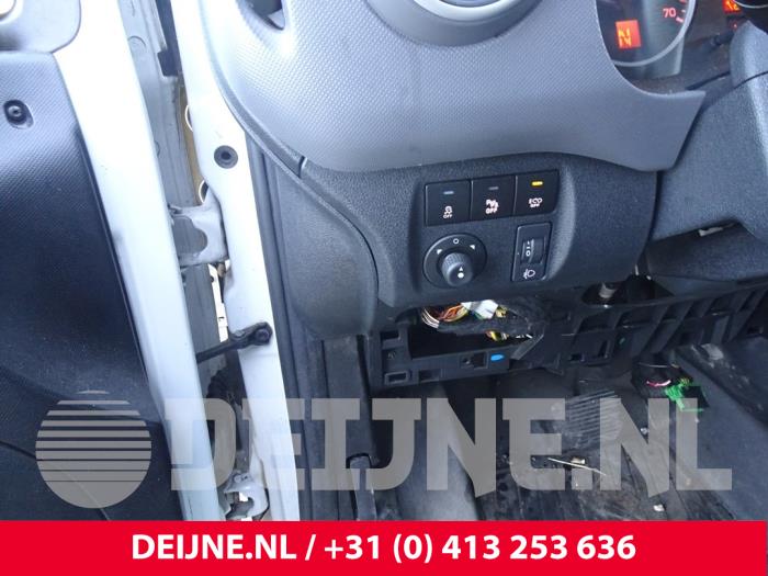 Commande Rétroviseurs d'un Citroën Berlingo 1.6 BlueHDI 100 2017