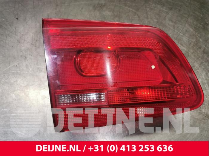 Rücklicht links van een Volkswagen Touran (1T3) 2.0 TDI 16V 177 2013