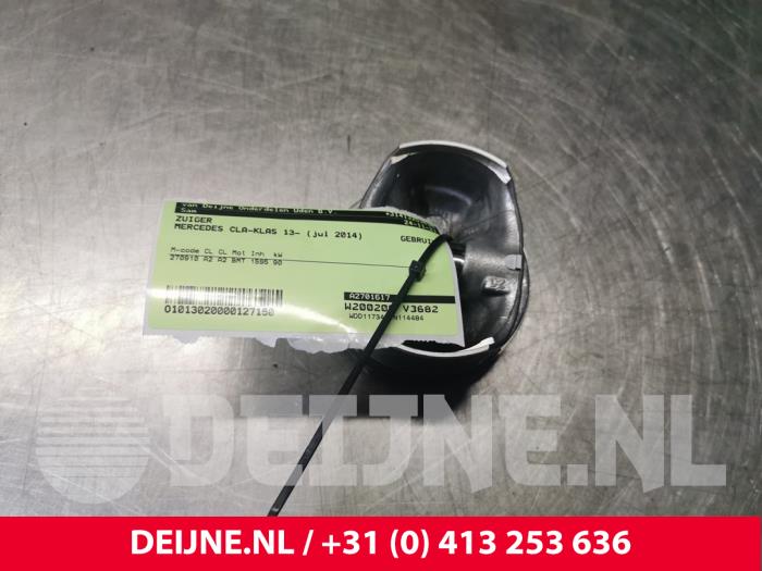 Tlok z Mercedes-Benz CLA (117.3) 1.6 CLA-180 16V 2014