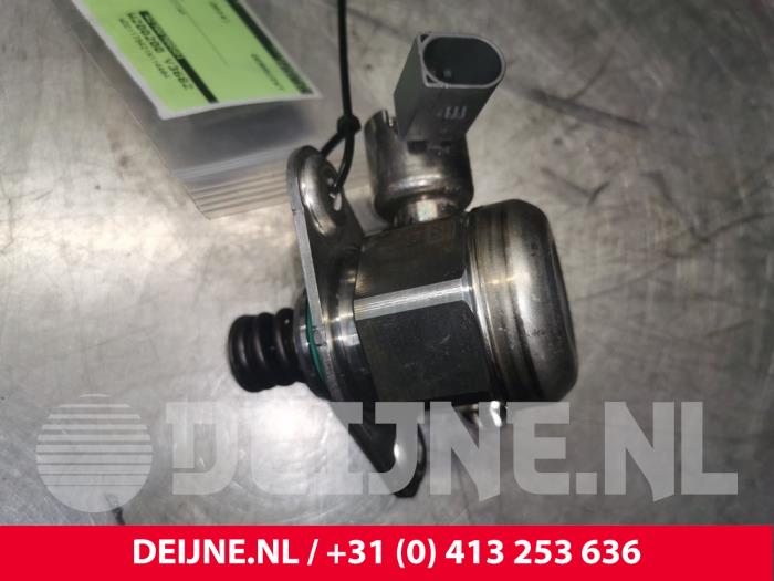 Begagnade Högtryckspump Mercedes CLA (117.3) 1.6 CLA-180 16V Pris € 120,00 Marginaltabell erbjuds av van Deijne Onderdelen Uden B.V.