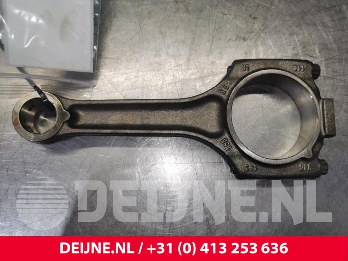 Usagé Bielle Porsche Cayenne (9PA) 4.5 S V8 32V Prix € 80,00 Règlement à la marge proposé par van Deijne Onderdelen Uden B.V.