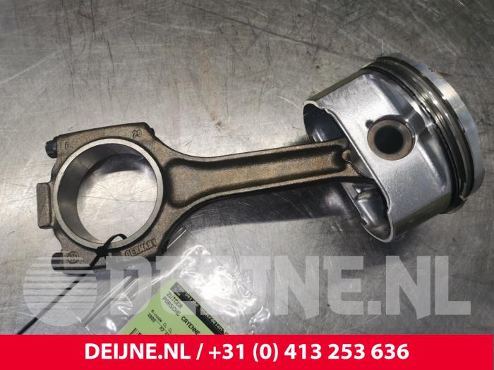 Usados Pistón Porsche Cayenne (9PA) 4.5 S V8 32V Precio € 120,00 Norma de margen ofrecido por van Deijne Onderdelen Uden B.V.