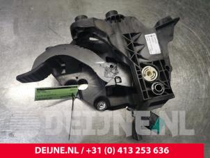 Używane Pedal hamulca Opel Vivaro Cena € 75,00 Procedura marży oferowane przez van Deijne Onderdelen Uden B.V.