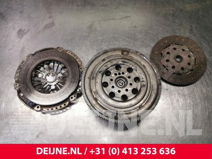 Clutch kit (complete) from a Mercedes-Benz Vito (447.6) 2.2 114 CDI 16V 2015