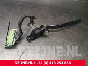 Used Tailgate hinge Porsche Cayenne (9PA) 3.2 V6 24V Price € 50,00 Margin scheme offered by van Deijne Onderdelen Uden B.V.