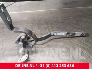 Used Tailgate hinge Porsche Cayenne (9PA) 3.2 V6 24V Price € 50,00 Margin scheme offered by van Deijne Onderdelen Uden B.V.