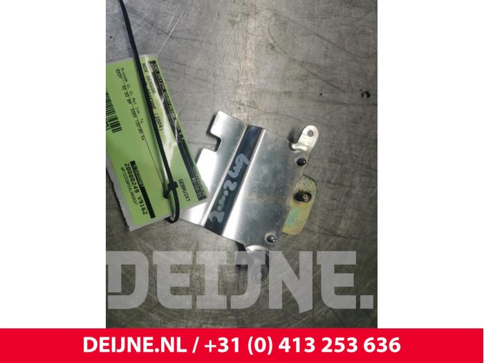 Usados Sensor Nox Porsche Cayenne (9PA) 3.2 V6 24V Precio € 175,00 Norma de margen ofrecido por van Deijne Onderdelen Uden B.V.