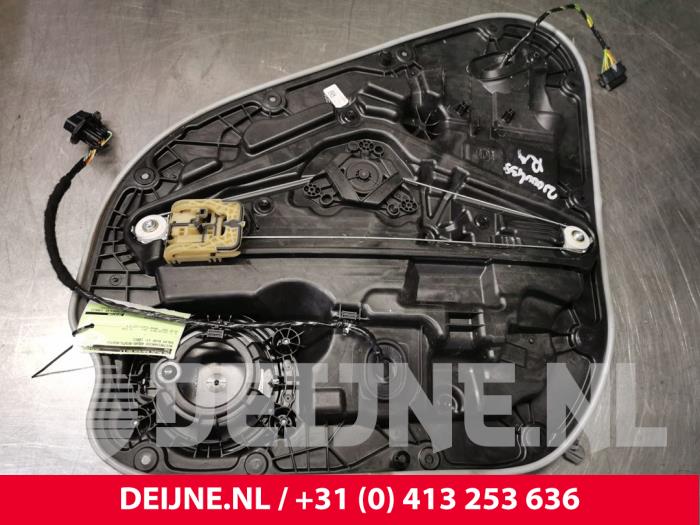 Volvo XC40 Rear door window mechanisms 4-door, right stock