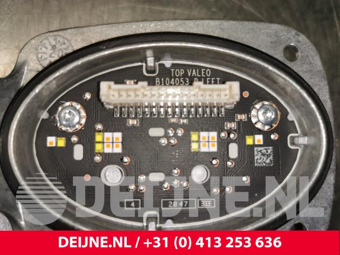 Module LED headlight Volvo XC40 1.5 T3 Autom. 12V B104053B VALEO