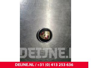 Used Hub cap Porsche Taycan (Y1A) 4S Price € 30,25 Inclusive VAT offered by van Deijne Onderdelen Uden B.V.