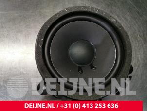 New Speaker Volvo V70 (BW) Price € 10,29 Inclusive VAT offered by van Deijne Onderdelen Uden B.V.