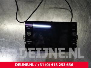 Used Display Multi Media control unit Volkswagen Touran (5T1) 2.0 TDI 150 Price € 325,00 Margin scheme offered by van Deijne Onderdelen Uden B.V.