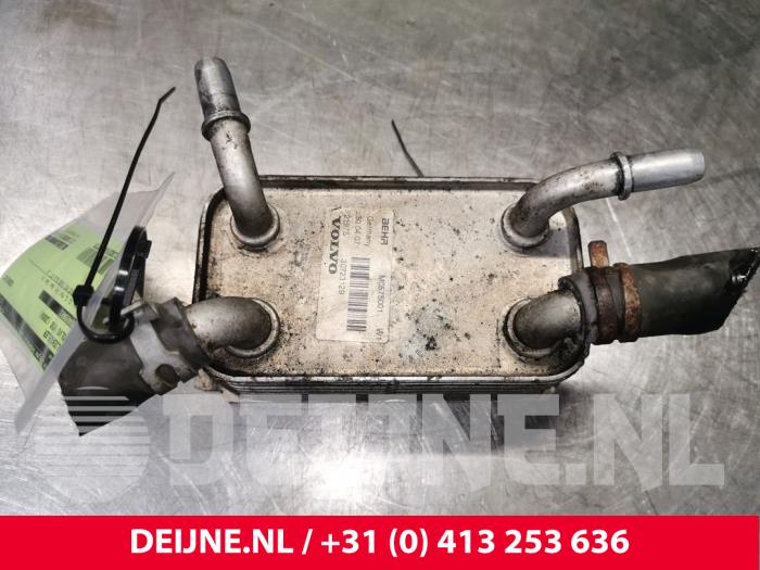 Oil cooler from a Volvo V50 (MW) 2.4 D5 20V Autom.. 2008