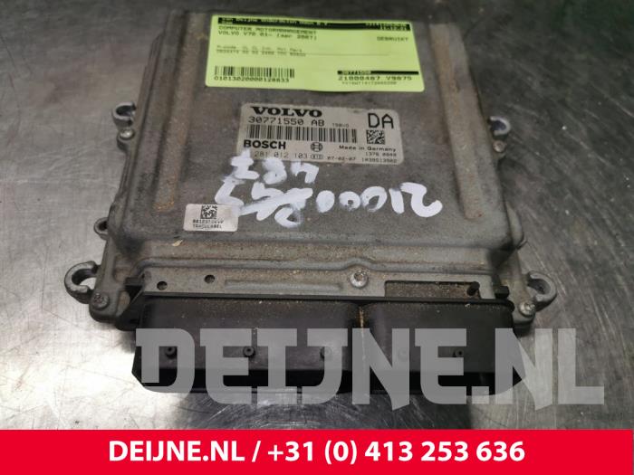 Used Engine management computer Volvo V70 (SW) 2.4 D5 20V Price € 125,00 Margin scheme offered by van Deijne Onderdelen Uden B.V.