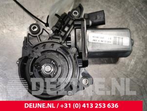 Gebrauchte Schließhilfsmotor Tür links hinten Audi S8 (D4) 4.0 Plus V8 TFSI 32V Preis € 50,00 Margenregelung angeboten von van Deijne Onderdelen Uden B.V.