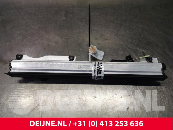 Używane Roleta prawa Audi S8 (D4) 4.0 Plus V8 TFSI 32V Cena € 125,00 Procedura marży oferowane przez van Deijne Onderdelen Uden B.V.