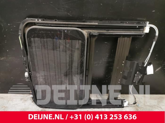 Używane Dach przesuwny Audi S8 (D4) 4.0 Plus V8 TFSI 32V Cena € 2.000,00 Procedura marży oferowane przez van Deijne Onderdelen Uden B.V.
