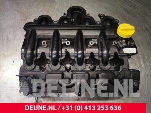 Usados Tapa de válvulas Renault Master III (FD/HD) 2.2 dCi 16V Precio € 90,75 IVA incluido ofrecido por van Deijne Onderdelen Uden B.V.