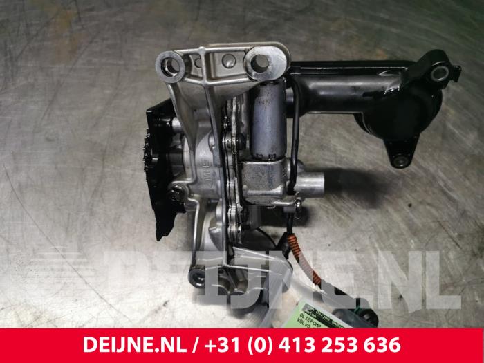 Gebrauchte Ölpumpe Volvo V40 (MV) 2.0 D4 16V Preis € 100,00 Margenregelung angeboten von van Deijne Onderdelen Uden B.V.