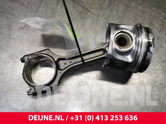 Connecting rod Volvo V60 I 2.0 D4 16V - 31375187 D4204T5