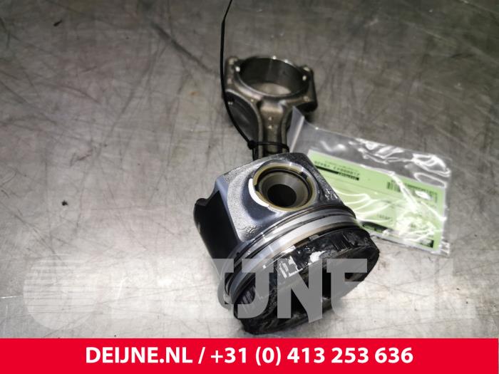 Connecting rod Volvo V60 I 2.0 D4 16V - 31375187 D4204T5