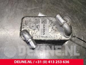 Usagé Radiateur d'huile Volvo V60 I (FW/GW) 2.0 D4 16V Prix € 50,00 Règlement à la marge proposé par van Deijne Onderdelen Uden B.V.