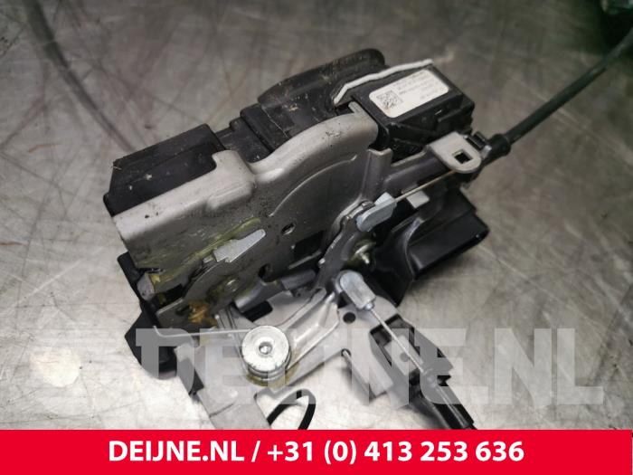 Front Door Lock Mechanism 4 door Right Volvo V40 1 6 D2 31276166