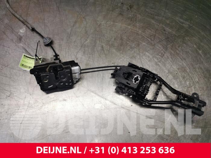Front Door Lock Mechanism 4 door Right Volvo V40 1 6 D2 31276166